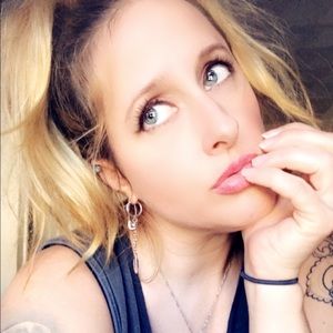 Meet your Posher, Hayley